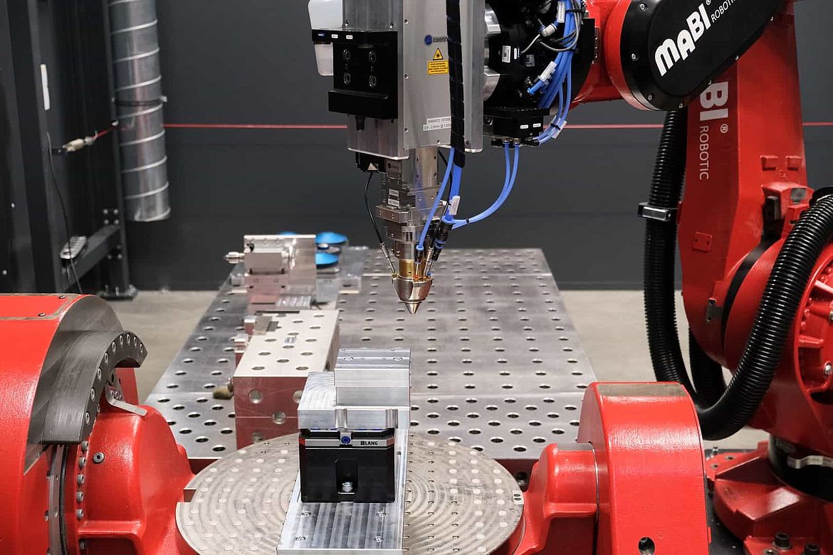 Hybride Roboterzelle mit Schweißkopf | Hybrid robot cell with welding head