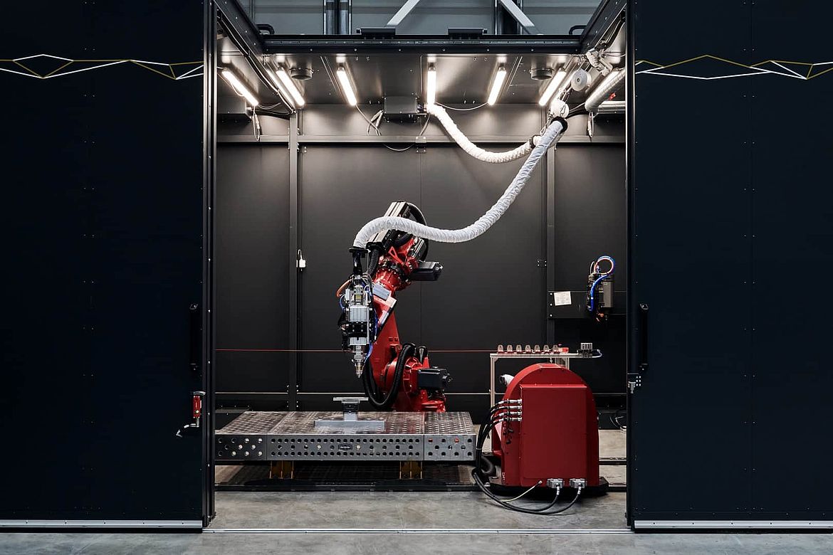 Hybride Roboterzelle DED-p + Fräsen | Hybrid Robot Cell DED-p + Milling